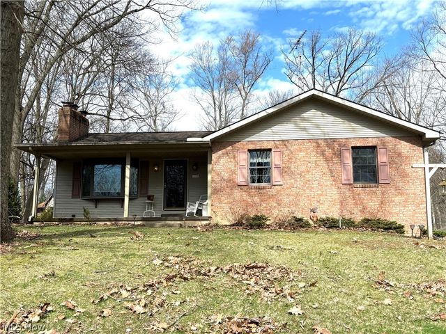 42900 Woodvale Lane, Columbiana, OH 44408