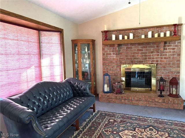 42900 Woodvale Lane, Columbiana, OH 44408