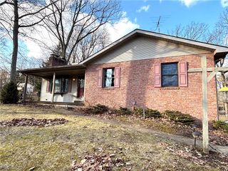 42900 Woodvale Lane, Columbiana, OH 44408