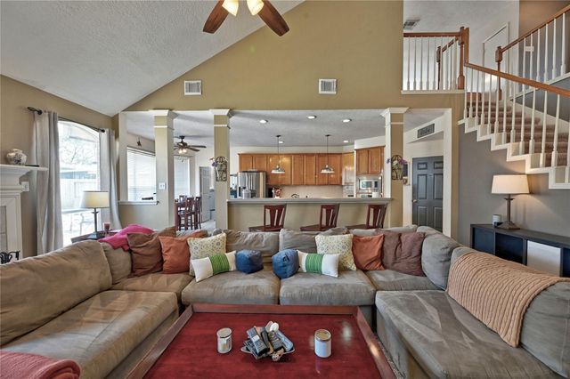 1415 Crystal Lake Circle E, Pearland, TX 77584