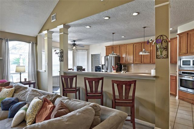 1415 Crystal Lake Circle E, Pearland, TX 77584