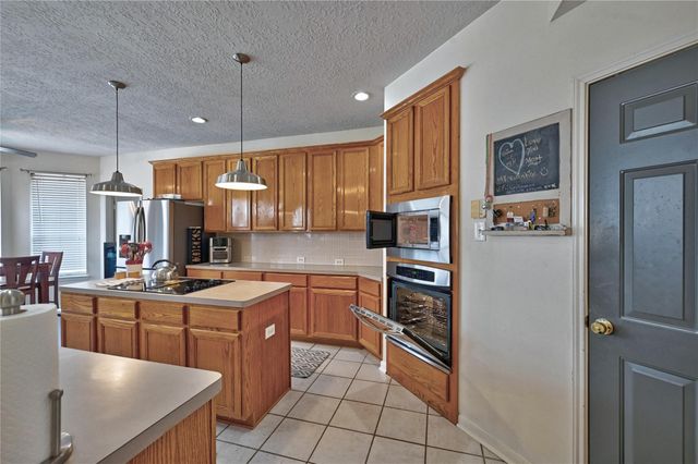 1415 Crystal Lake Circle E, Pearland, TX 77584