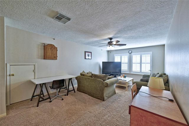 1415 Crystal Lake Circle E, Pearland, TX 77584