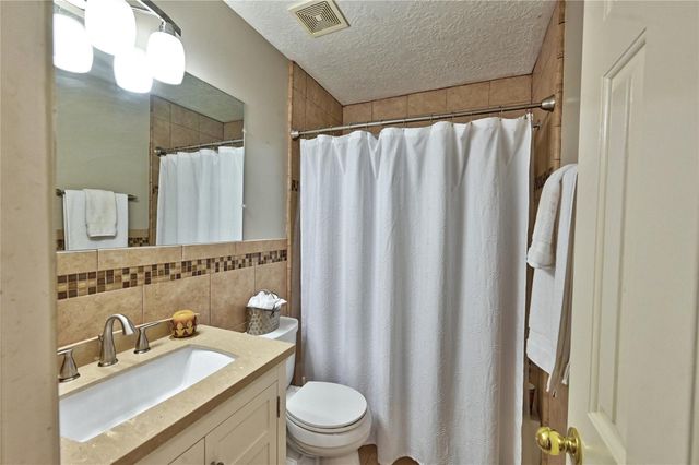 1415 Crystal Lake Circle E, Pearland, TX 77584