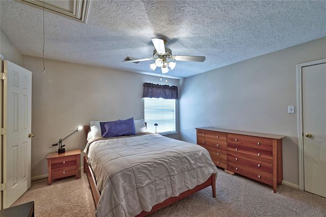 1415 Crystal Lake Circle E, Pearland, TX 77584