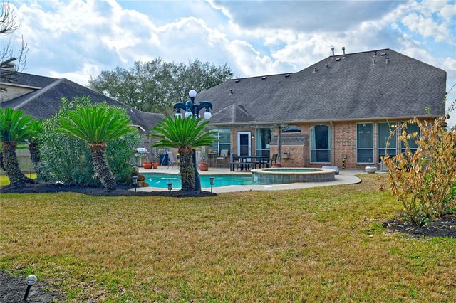 1415 Crystal Lake Circle E, Pearland, TX 77584