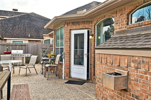 1415 Crystal Lake Circle E, Pearland, TX 77584