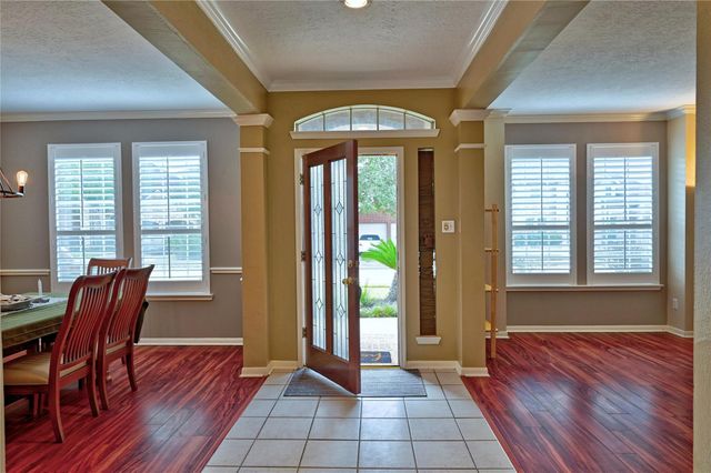 1415 Crystal Lake Circle E, Pearland, TX 77584