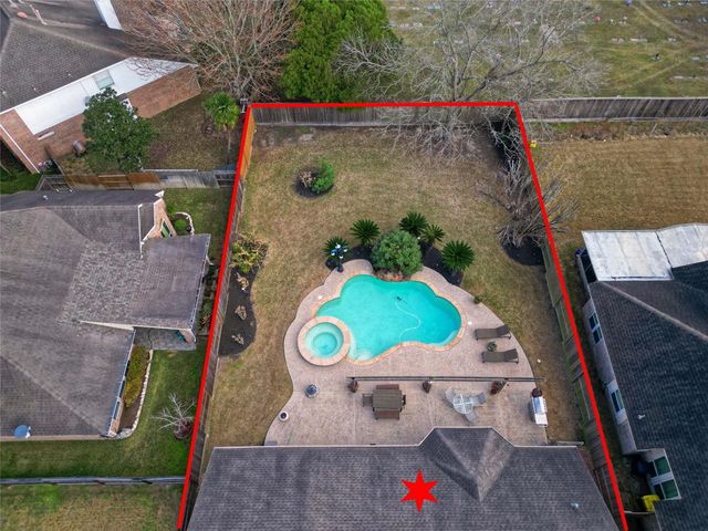 1415 Crystal Lake Circle E, Pearland, TX 77584