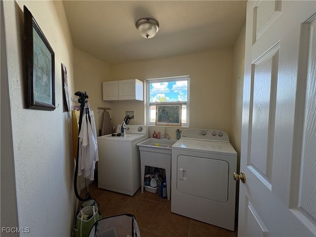 1109 SE 35th TER, Cape Coral, FL 33904