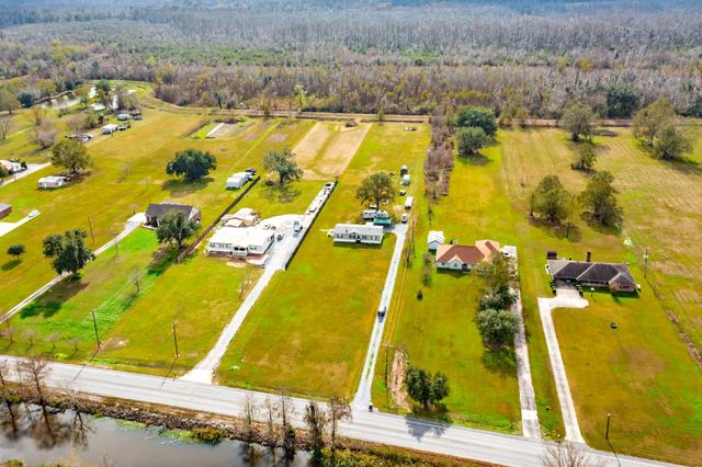5515 Bayou Black Dr, Gibson, LA 70356