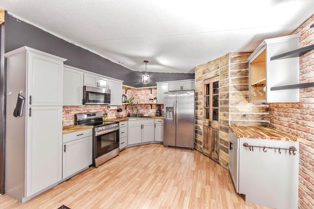 5515 Bayou Black Dr, Gibson, LA 70356