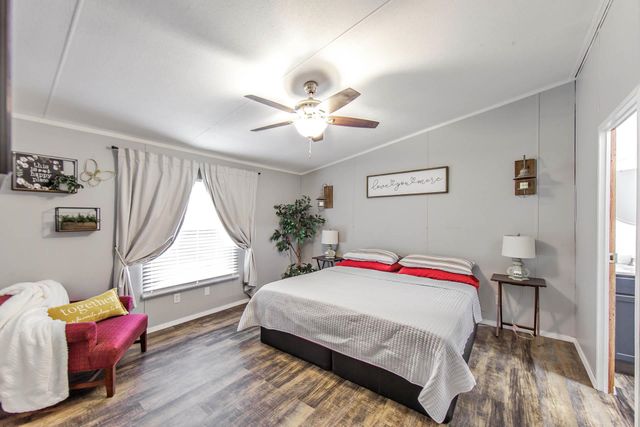 5515 Bayou Black Dr, Gibson, LA 70356