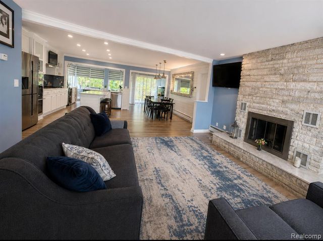 38185 Willowmere Street, Harrison Twp, MI 48045
