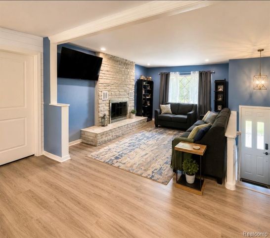 38185 Willowmere Street, Harrison Twp, MI 48045