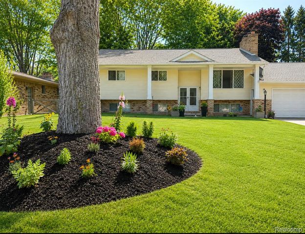 38185 Willowmere Street, Harrison Twp, MI 48045