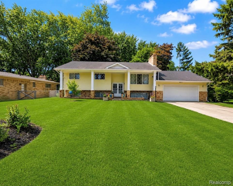 38185 Willowmere Street, Harrison Twp, MI 48045