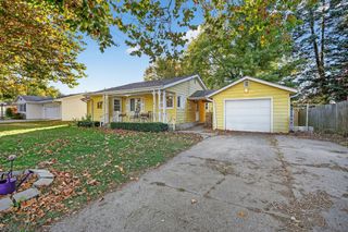 307 N F Street, Indianola, IA 50125