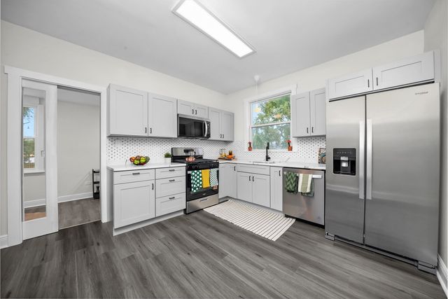 601 S 6th Avenue, Maywood, IL 60153