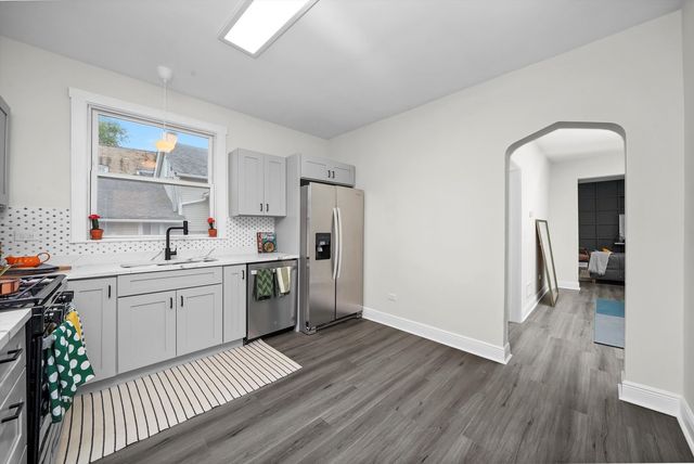 601 S 6th Avenue, Maywood, IL 60153