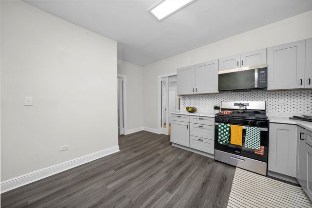 601 S 6th Avenue, Maywood, IL 60153