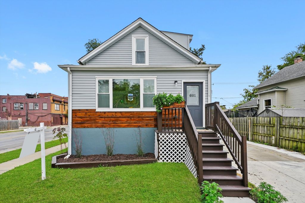 601 S 6th Avenue, Maywood, IL 60153