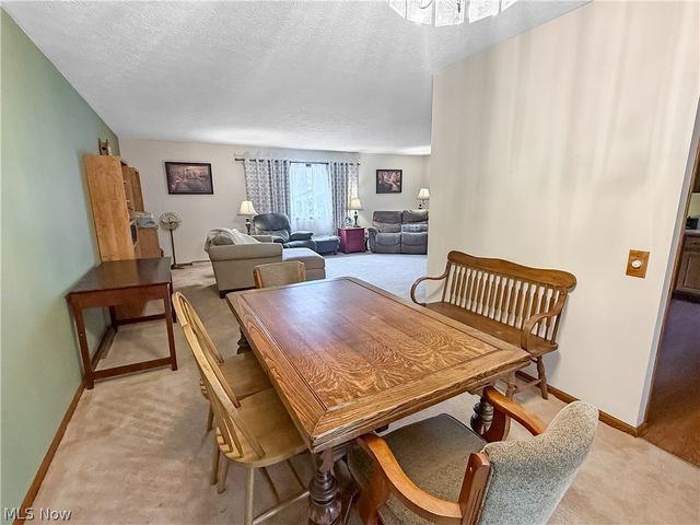 284 Old Oak Drive, Cortland, OH 44410