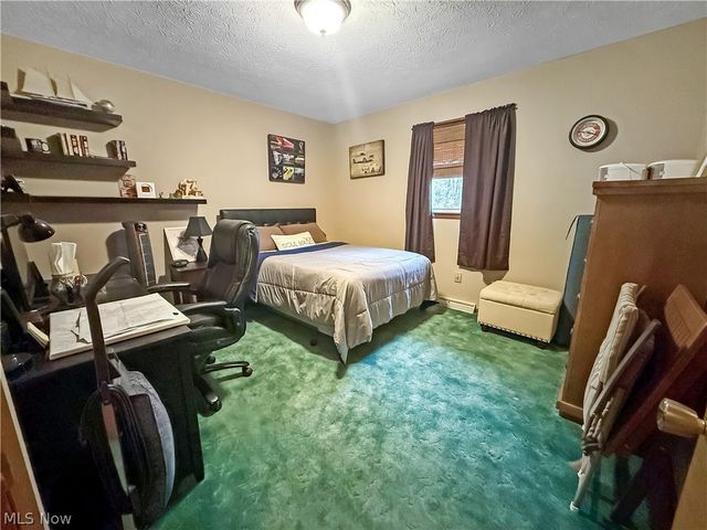 284 Old Oak Drive, Cortland, OH 44410