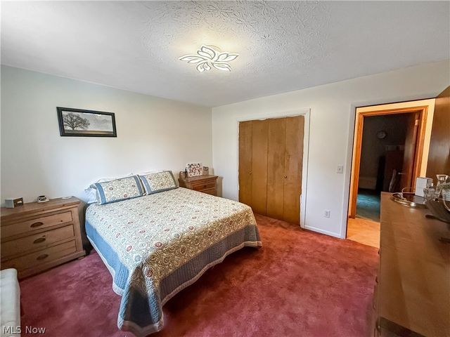 284 Old Oak Drive, Cortland, OH 44410