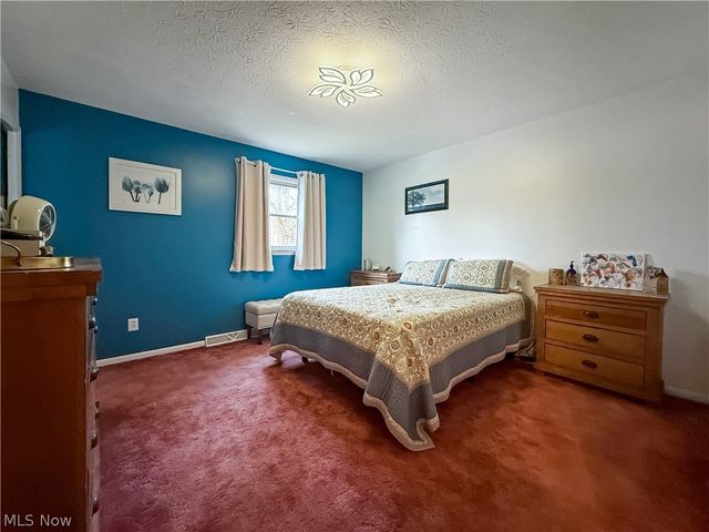 284 Old Oak Drive, Cortland, OH 44410