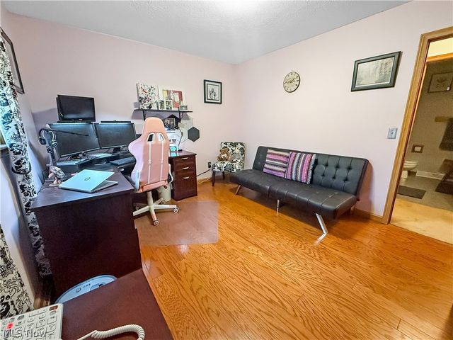 284 Old Oak Drive, Cortland, OH 44410