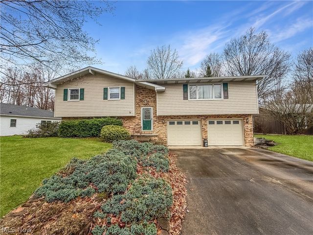 284 Old Oak Drive, Cortland, OH 44410