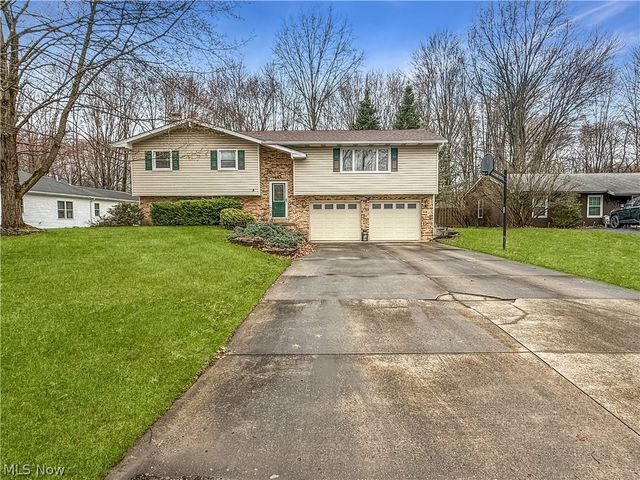 284 Old Oak Drive, Cortland, OH 44410
