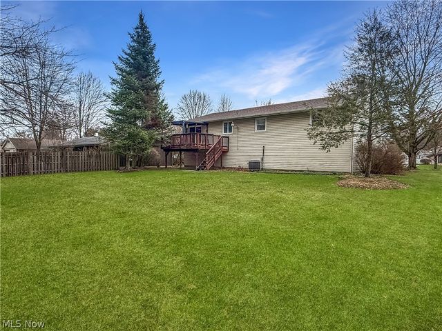 284 Old Oak Drive, Cortland, OH 44410