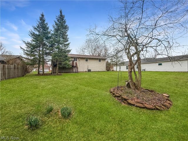 284 Old Oak Drive, Cortland, OH 44410