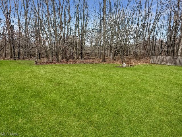 284 Old Oak Drive, Cortland, OH 44410