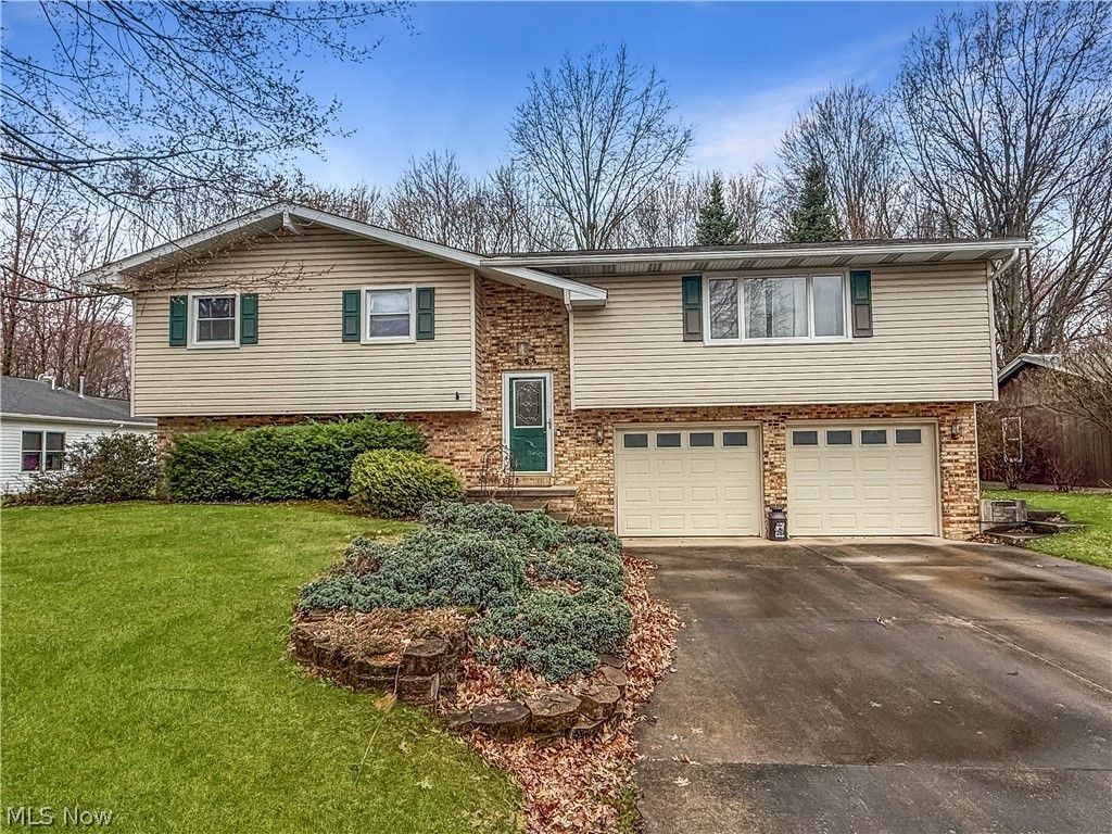 284 Old Oak Drive, Cortland, OH 44410