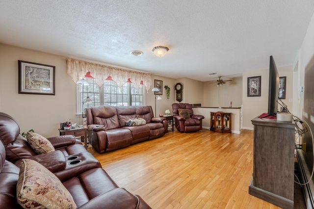 15 Easthill Drive, Hudson, NH 03051