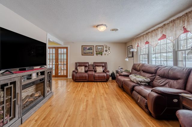 15 Easthill Drive, Hudson, NH 03051