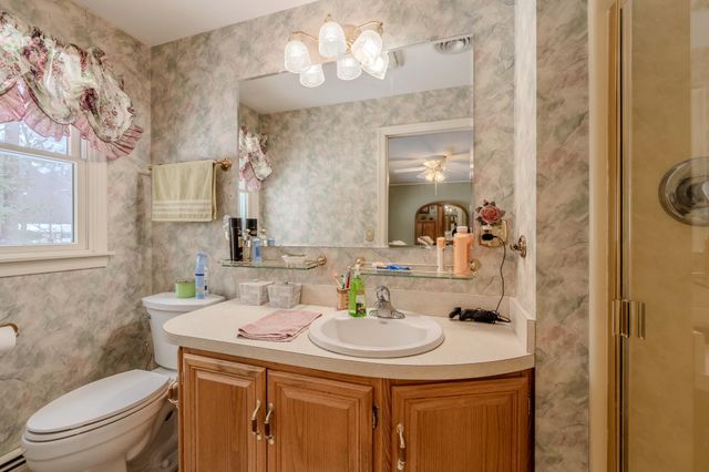 15 Easthill Drive, Hudson, NH 03051