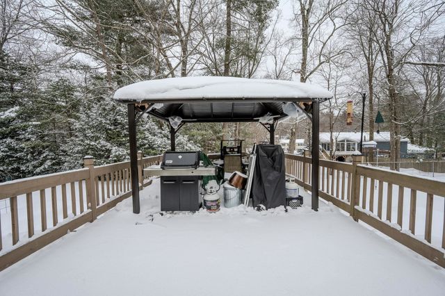 15 Easthill Drive, Hudson, NH 03051