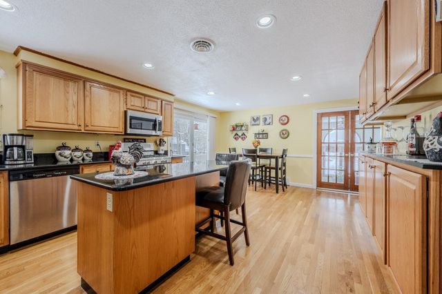 15 Easthill Drive, Hudson, NH 03051