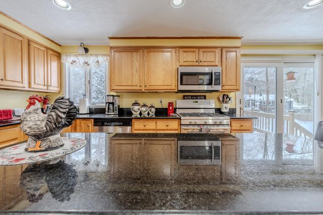 15 Easthill Drive, Hudson, NH 03051