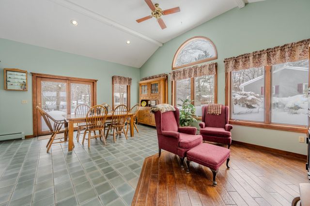 15 Easthill Drive, Hudson, NH 03051