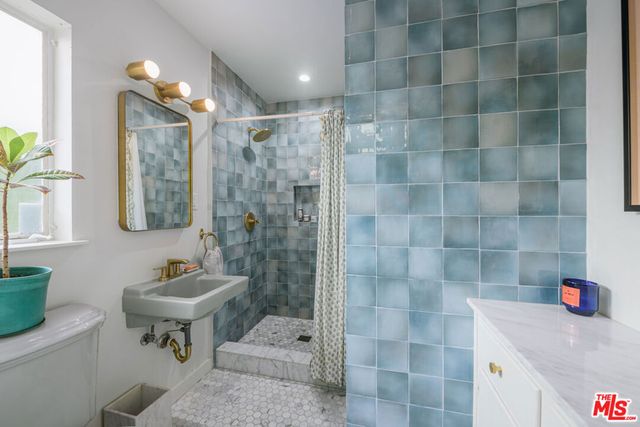 6902 Andasol Avenue, Van Nuys, CA 91406