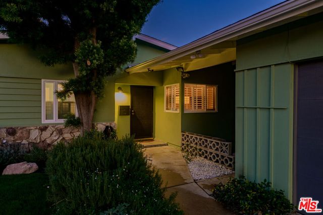 6902 Andasol Avenue, Van Nuys, CA 91406