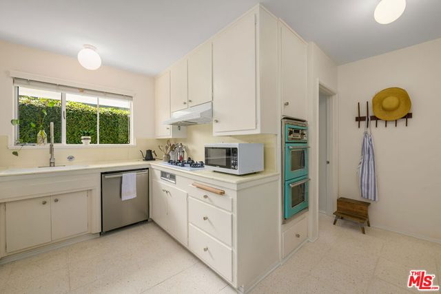 6902 Andasol Avenue, Van Nuys, CA 91406