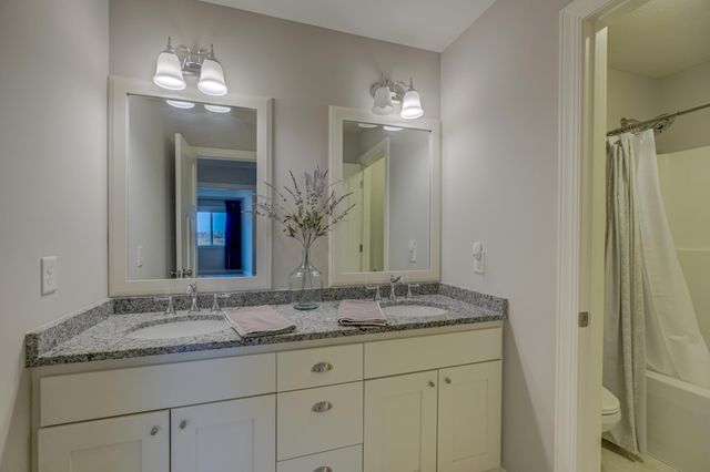 4798 Prairie Trail N, Hugo, MN 55038