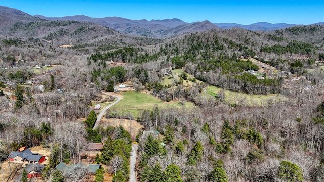 4852 Hf Lyons Road, Hiawassee, GA 30546