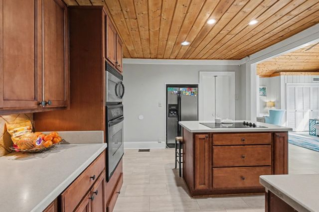 4613 CROSSOVER LN, Memphis, TN 38117